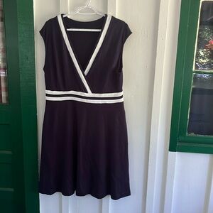 NEW YORK & COMPANY NAVY BLUE SLEEVELESS POCKET DRESS SIZE L
